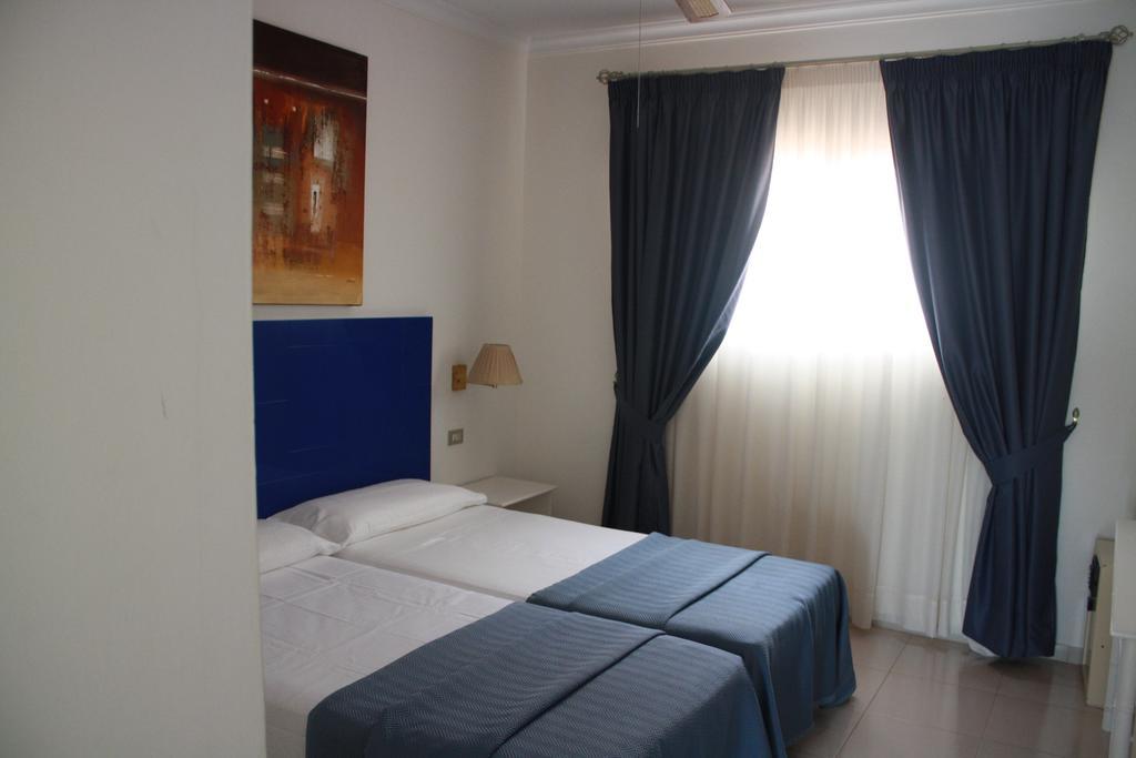 Apartment Golf Park Los Abrigos Room photo